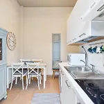 Acquazzurra, Typical Hoyse Center * فياريجيو