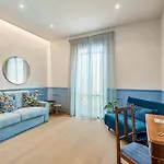 Acquazzurra, Typical Hoyse Center فياريجيو
