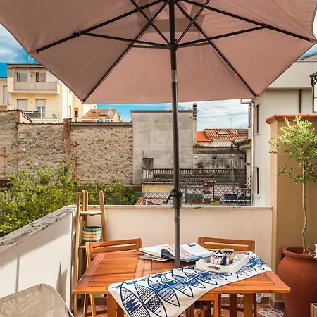 Acquazzurra, Typical Hoyse Center بيت للعطل