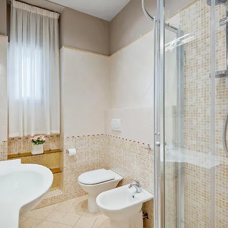 Acquazzurra, Typical Hoyse Center * Виареджо