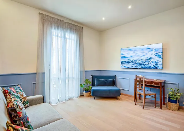 Acquazzurra, Typical Hoyse Center *