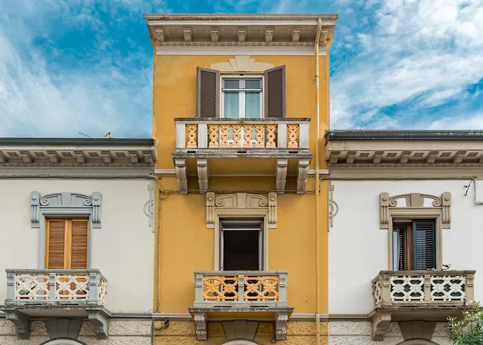 Acquazzurra, Typical Hoyse Center *