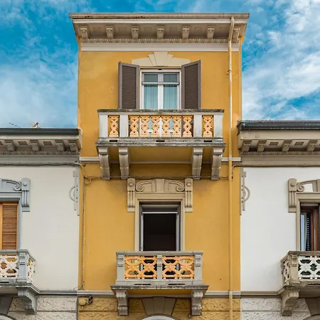 Acquazzurra, Typical Hoyse Center *