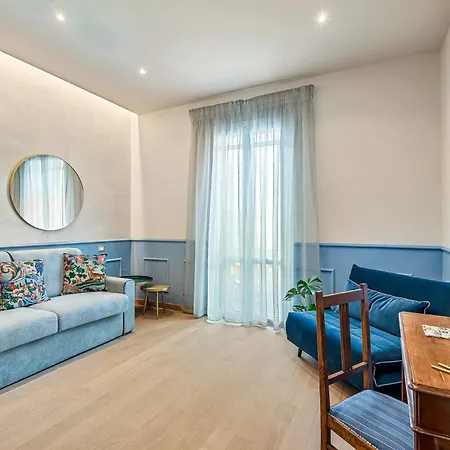 Acquazzurra, Typical Hoyse Center Viareggio